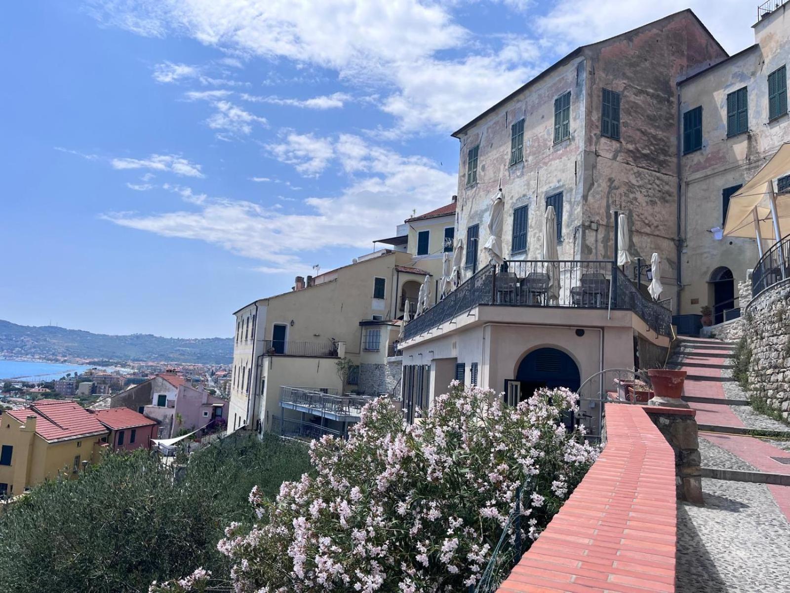 La Finestra Sul Borgo Bed and Breakfast Cervo Eksteriør billede