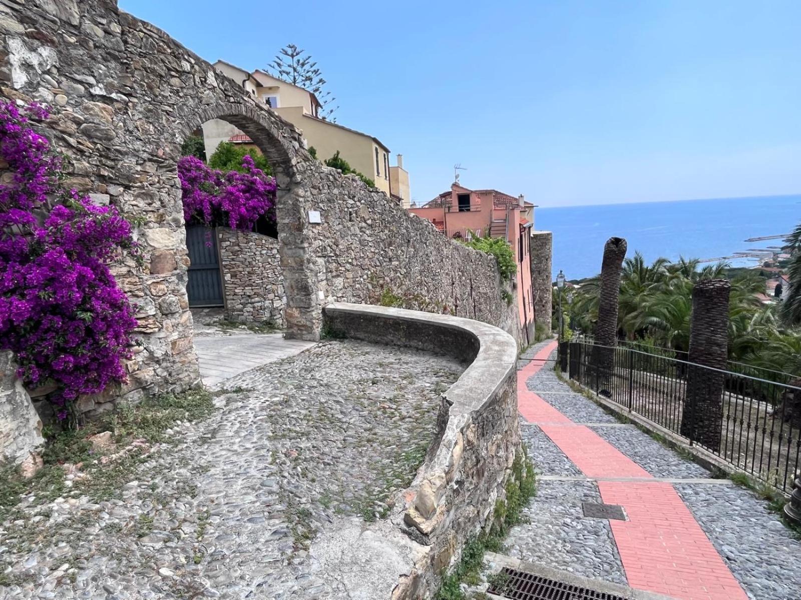 La Finestra Sul Borgo Bed and Breakfast Cervo Eksteriør billede